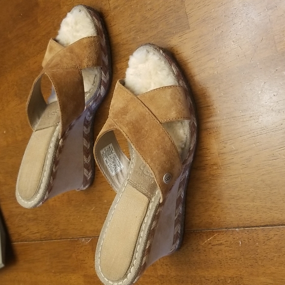 Women's UGG wedge sandals size 7 - Picture 1 of 8